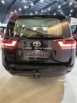 تۆیۆتا لاند کروزەر